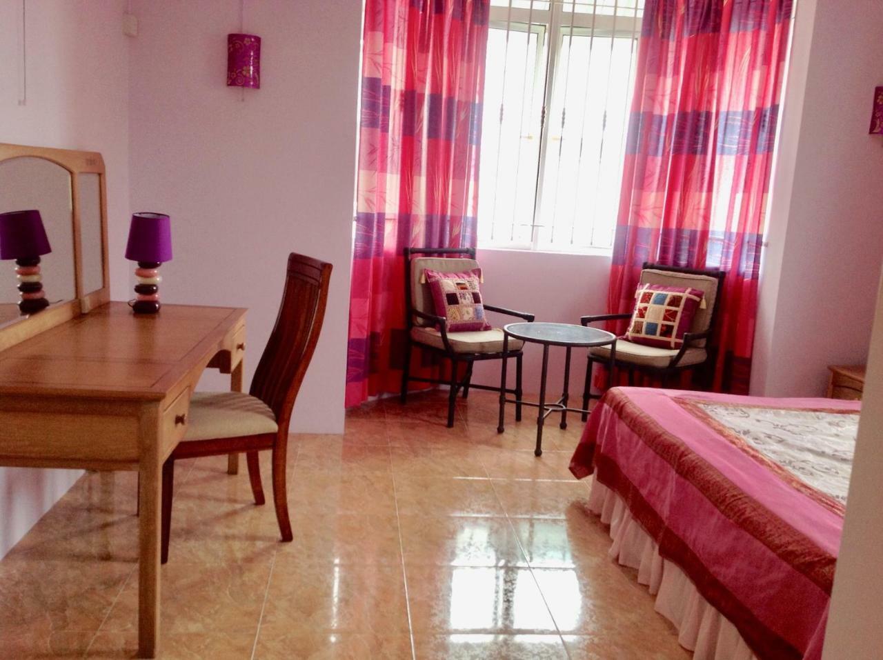Fayruz Villa Is A 3 Bedroom, 3 Bathroom Detached House With Ac And Swimming Pool 5 Minutes Walk From Flic En Flac Public Beach Exterior foto