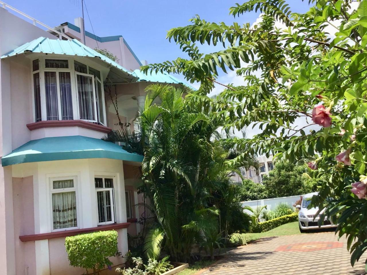 Fayruz Villa Is A 3 Bedroom, 3 Bathroom Detached House With Ac And Swimming Pool 5 Minutes Walk From Flic En Flac Public Beach Exterior foto
