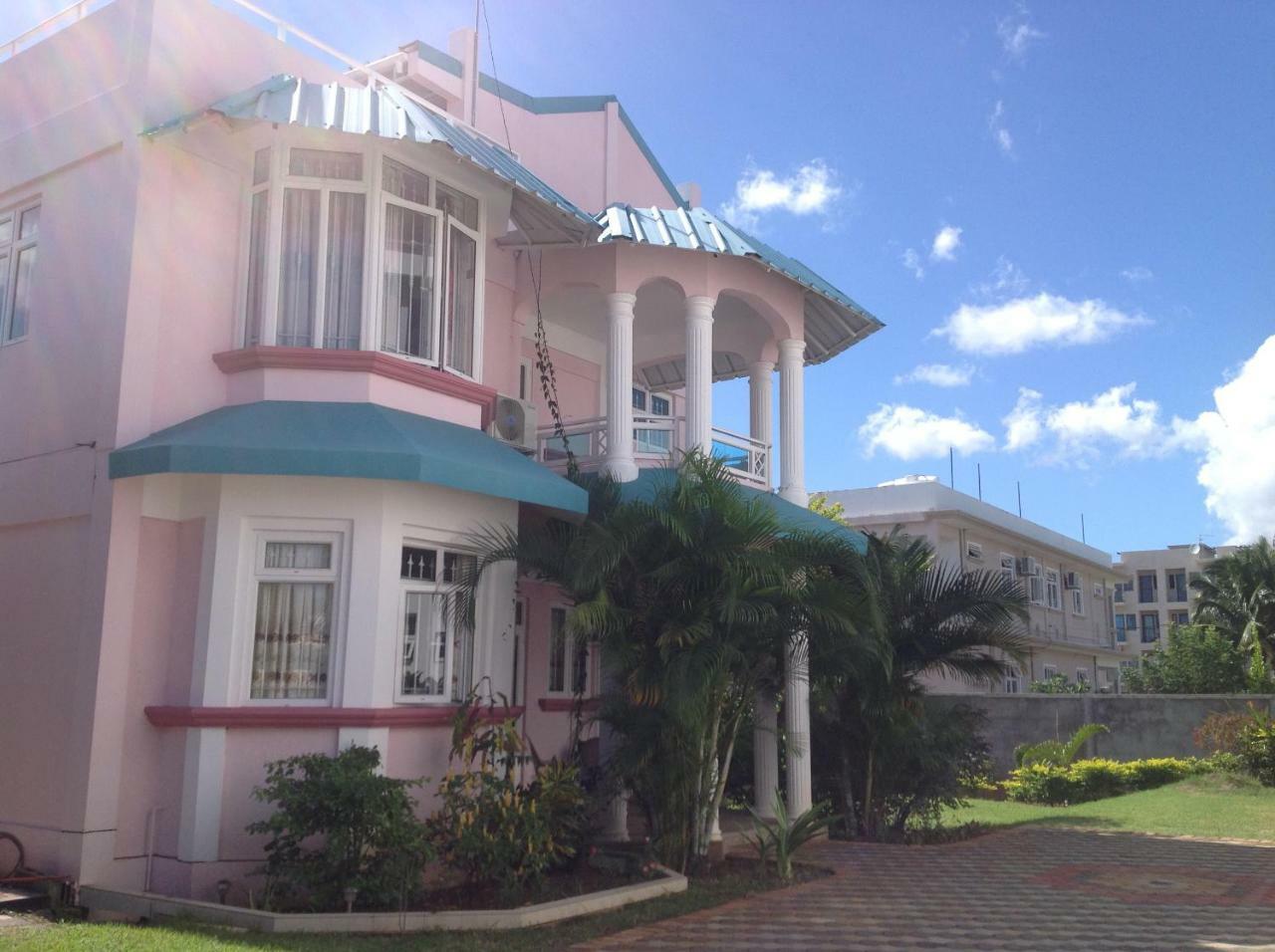 Fayruz Villa Is A 3 Bedroom, 3 Bathroom Detached House With Ac And Swimming Pool 5 Minutes Walk From Flic En Flac Public Beach Exterior foto